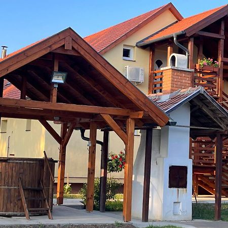 Venusz Ueduelocentrum Tiszacsege エクステリア 写真