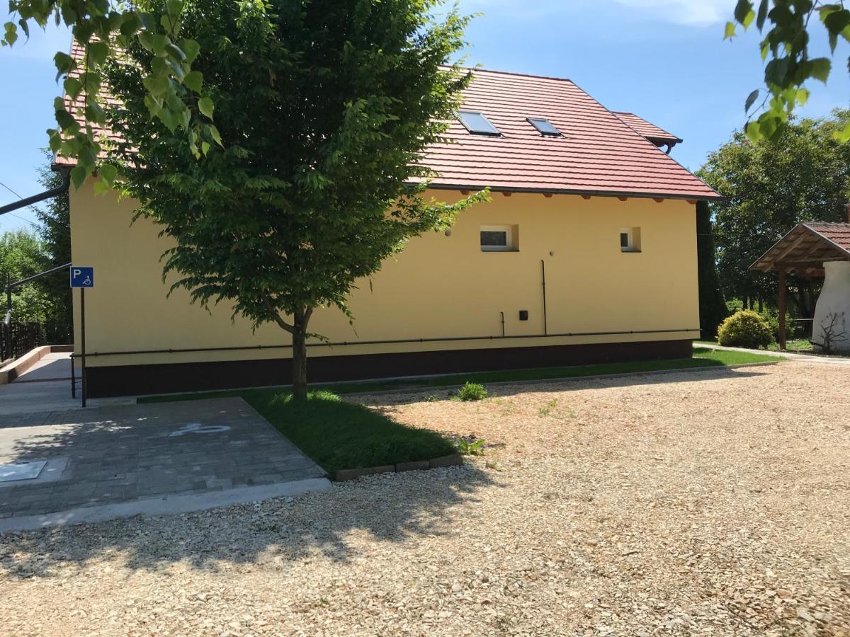 Venusz Ueduelocentrum Tiszacsege エクステリア 写真